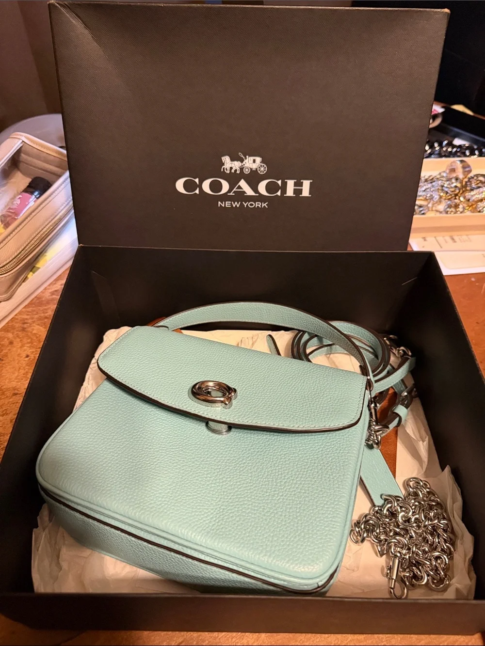 Coach compact pebble